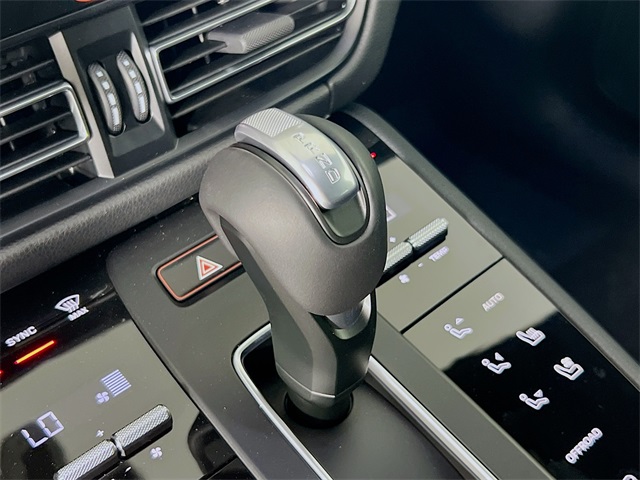 2025 Porsche Macan S photo 18