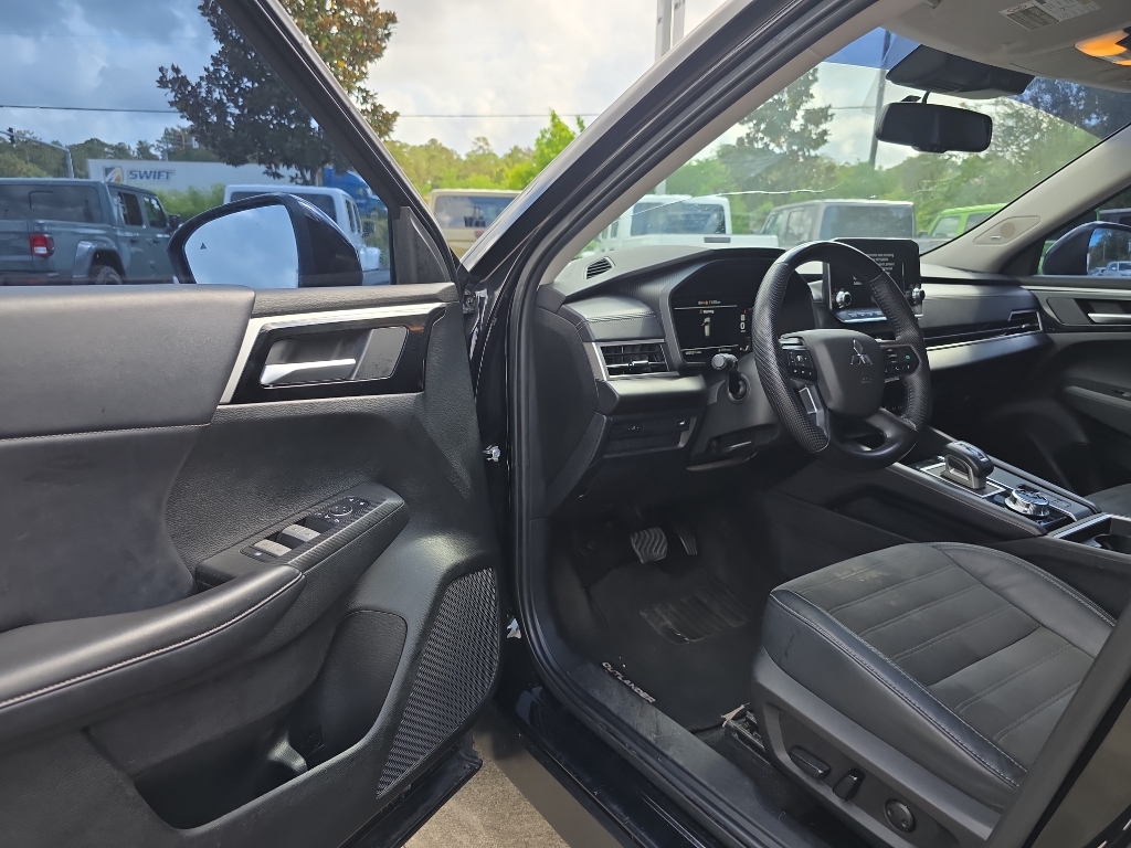 2023 Mitsubishi Outlander SE photo 11
