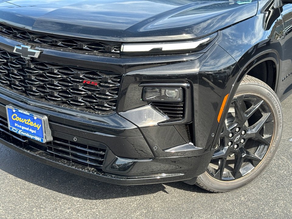 2026 Chevrolet Traverse RS photo 2