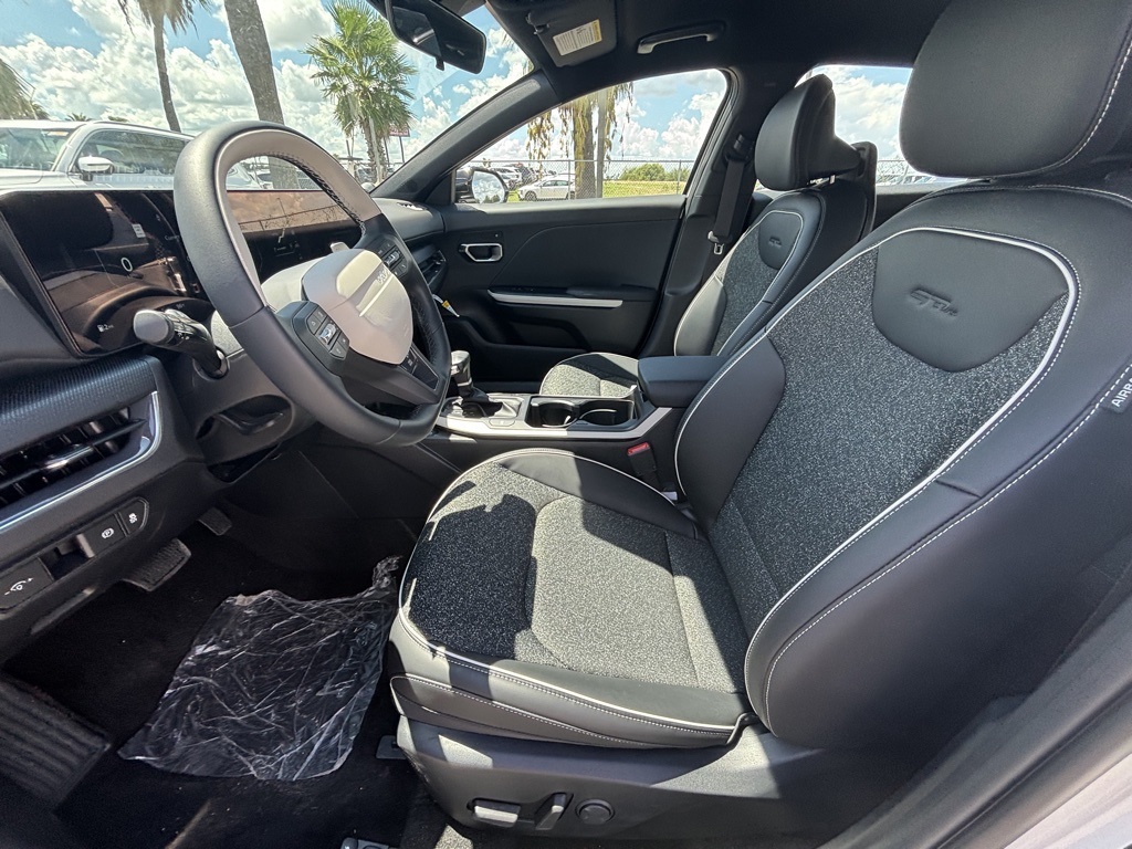 2025 Kia K4 GT-Line photo 13