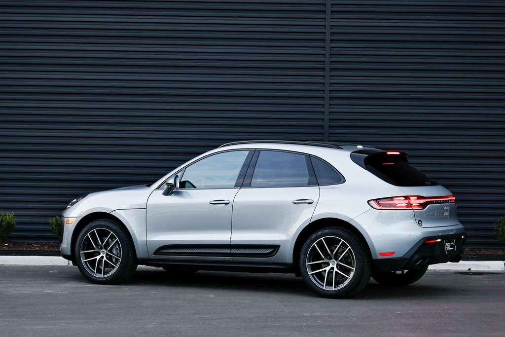 2025 Porsche Macan T photo 3