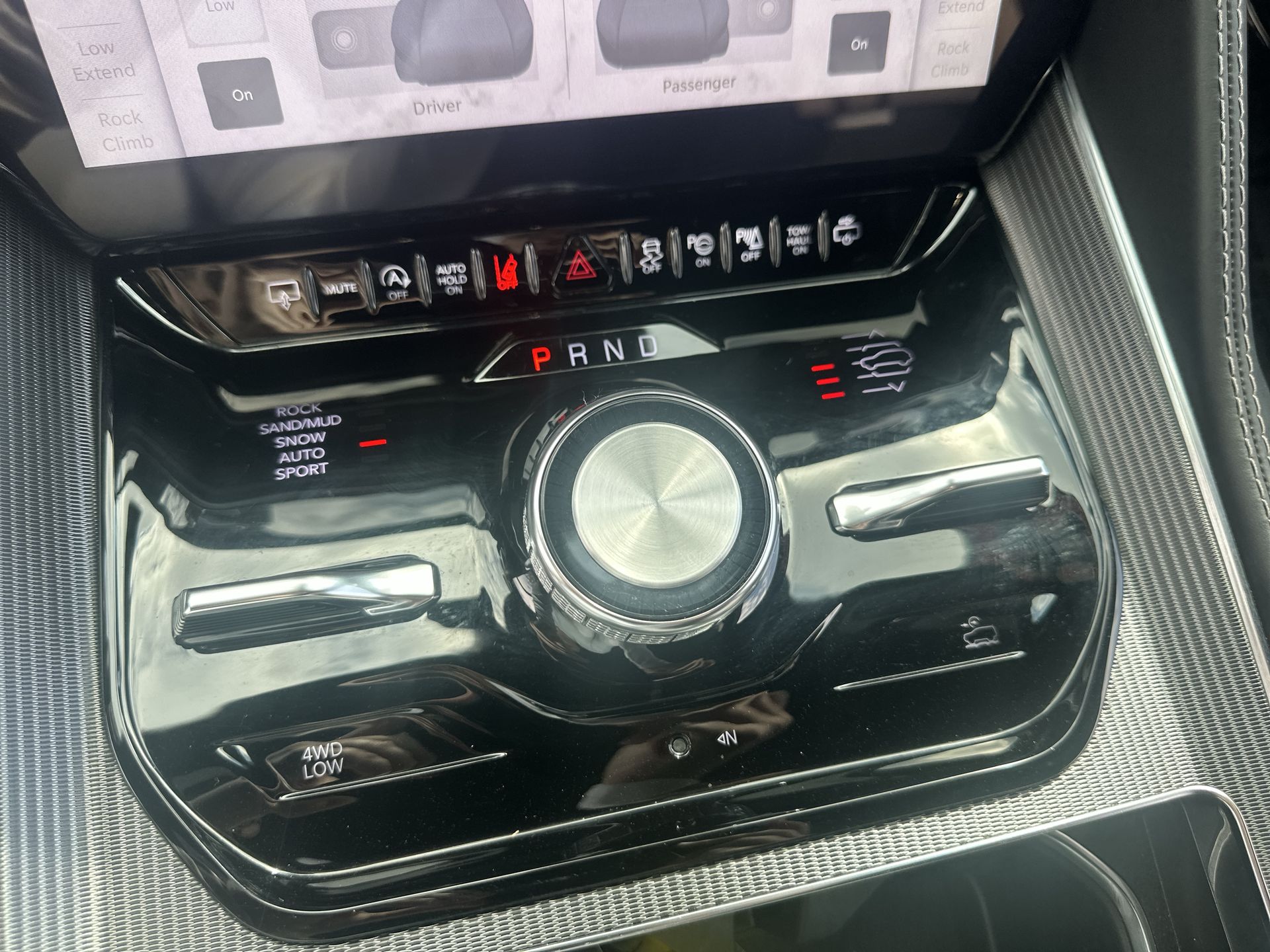 2023 Jeep Grand Wagoneer II photo 15