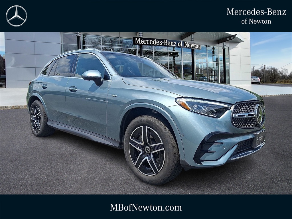 2025 Mercedes-Benz GLC Base's photo
