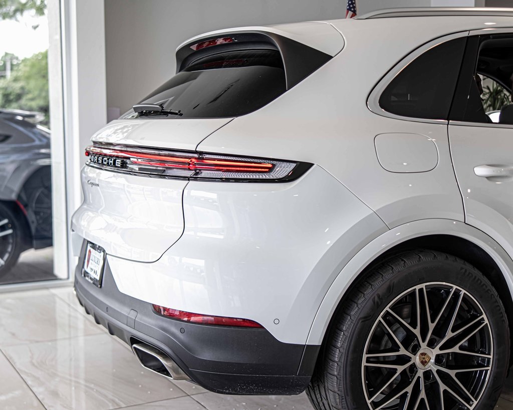 2025 PORSCHE CAYENNE - Image 12
