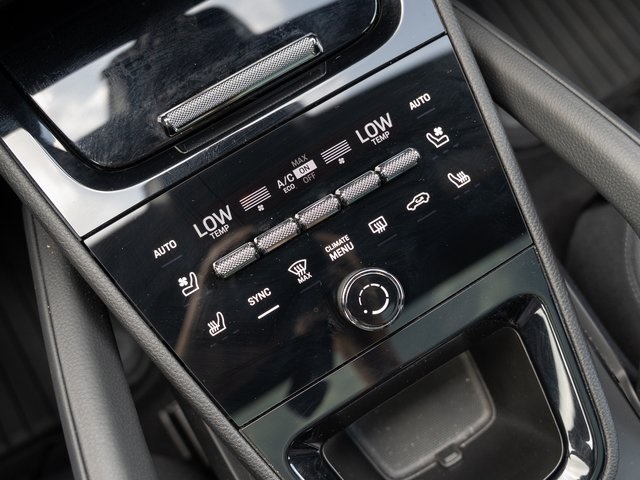 2024 Porsche Cayenne Base photo 25
