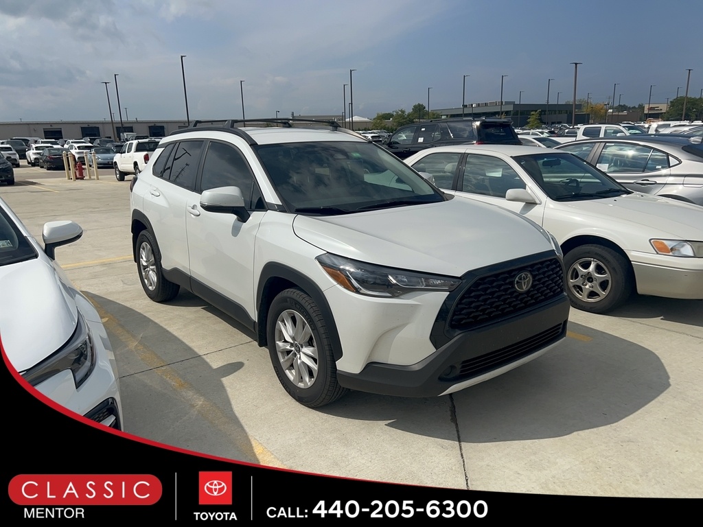 2023 Toyota Corolla Cross LE photo 3