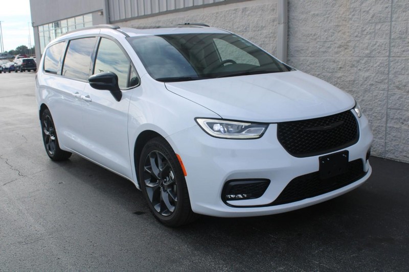 2025 Chrysler Pacifica Limited photo 2