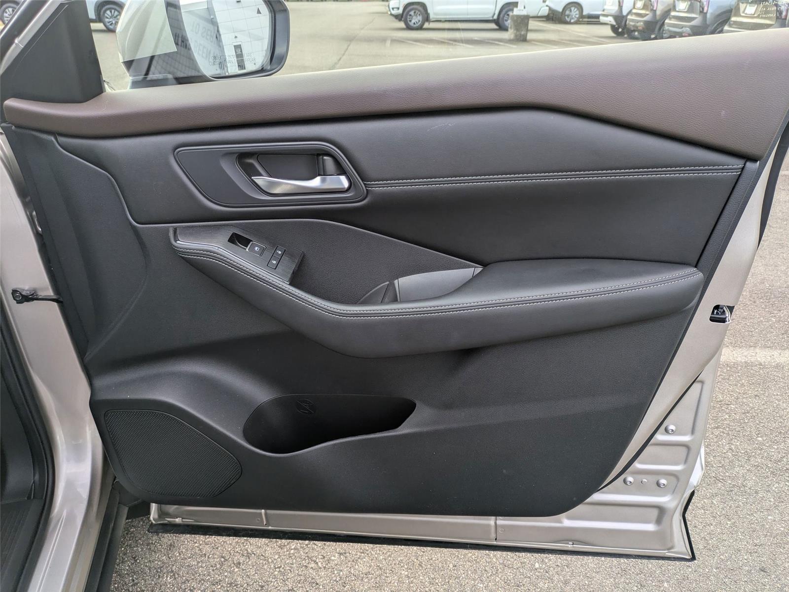 2022 Nissan Rogue SL photo 26