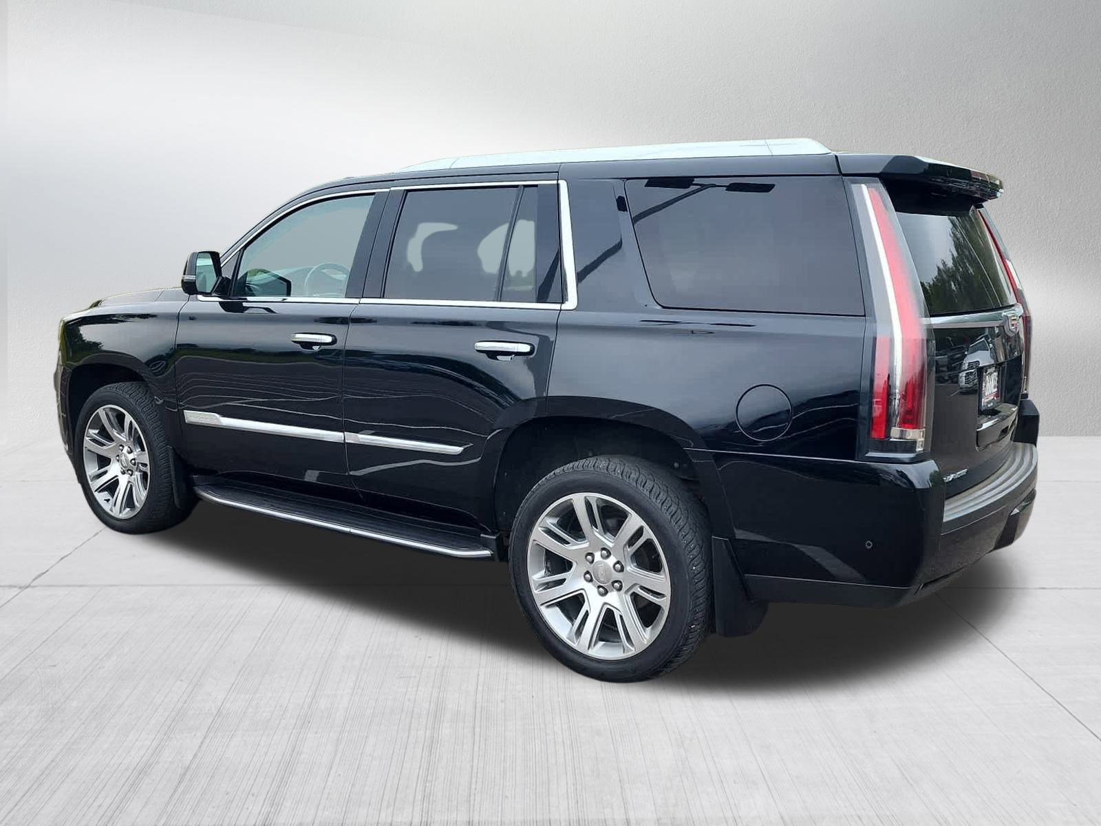 2017 Cadillac Escalade Luxury photo 4