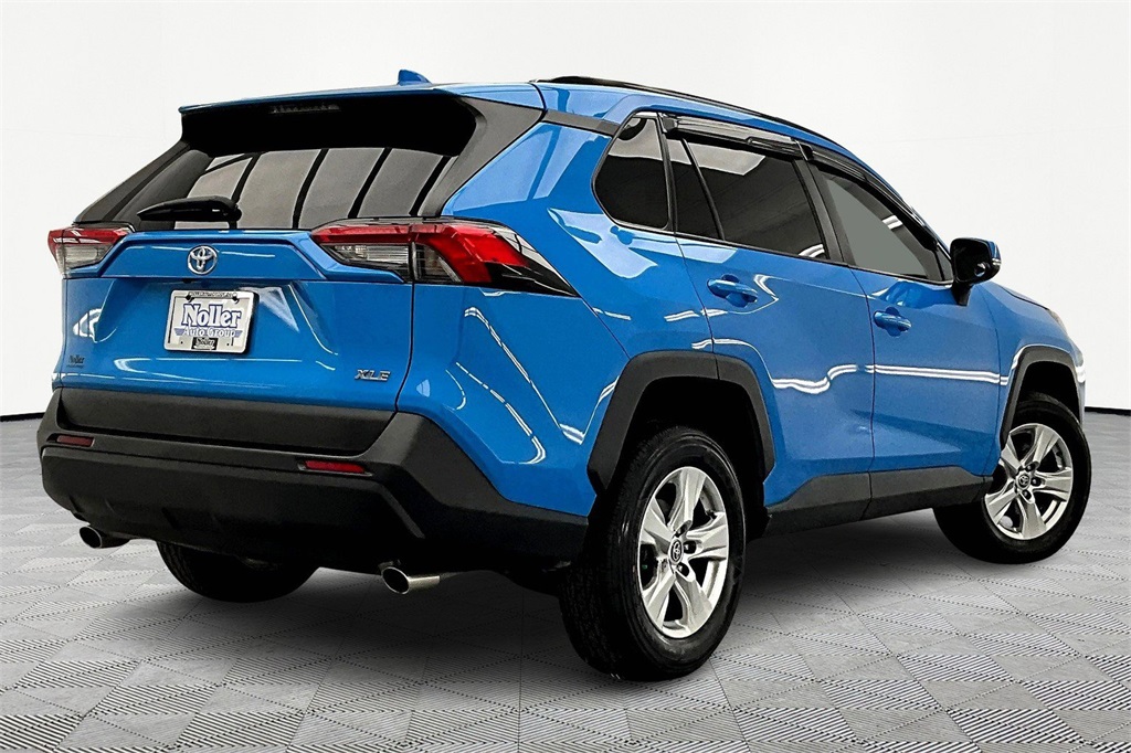 Used 2021 Toyota RAV4 XLE with VIN 2T3W1RFV6MW134964 for sale in Kansas City