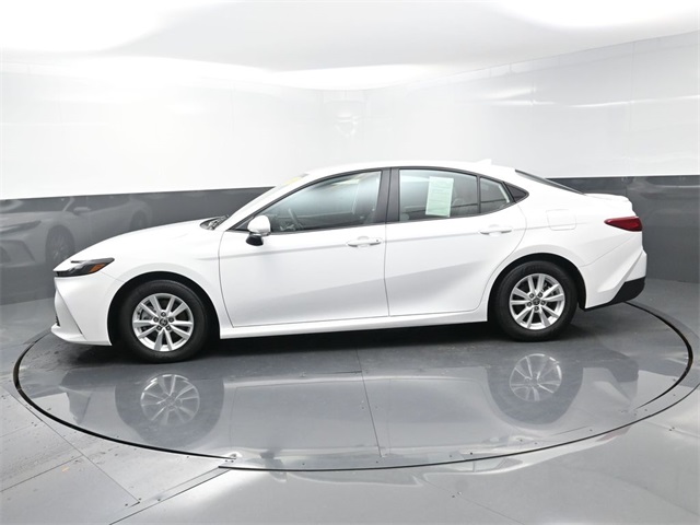 2025 Toyota Camry LE photo 4