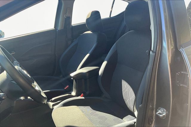 2023 Nissan Versa 1.6 SV photo 15