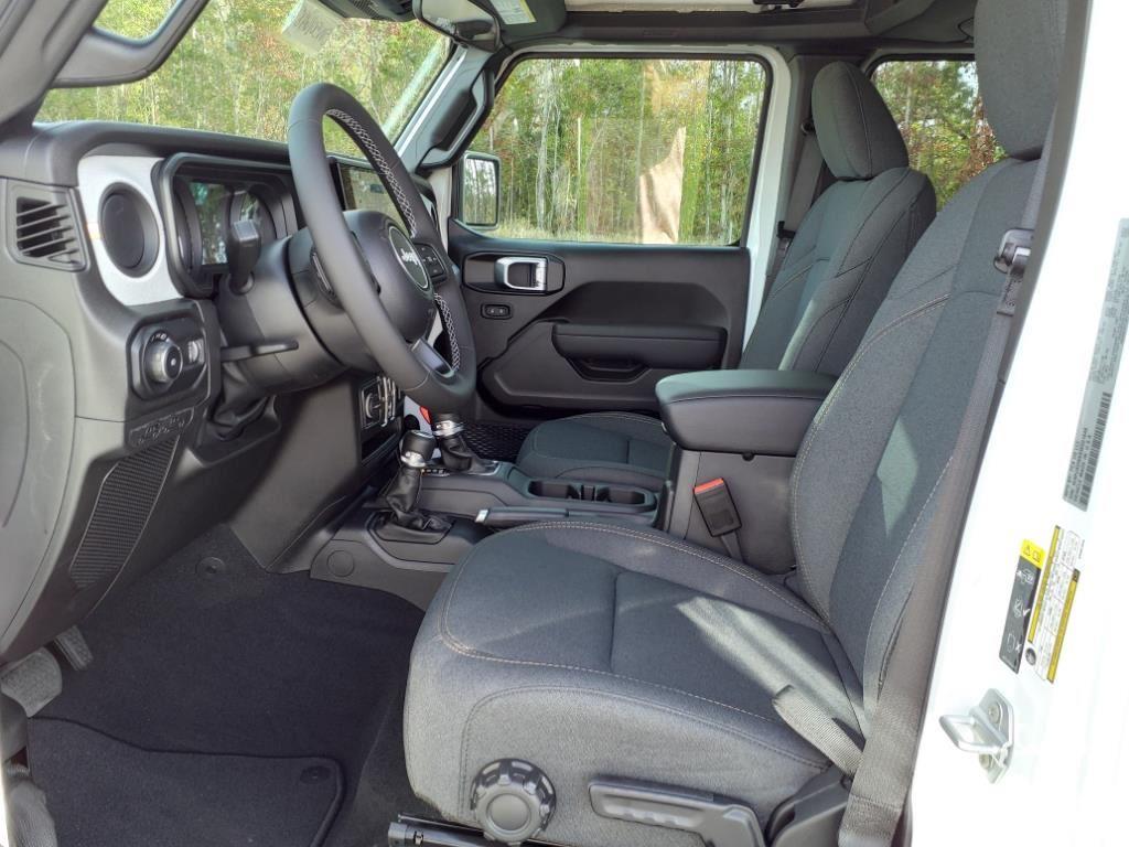 2025 Jeep Wrangler Sport S photo 4