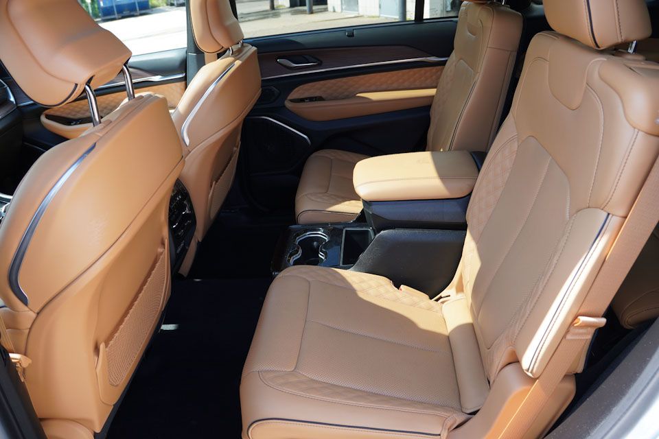 2024 Jeep Grand Cherokee L Summit photo 17