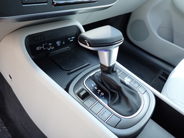 2026 Hyundai Kona SEL photo 12