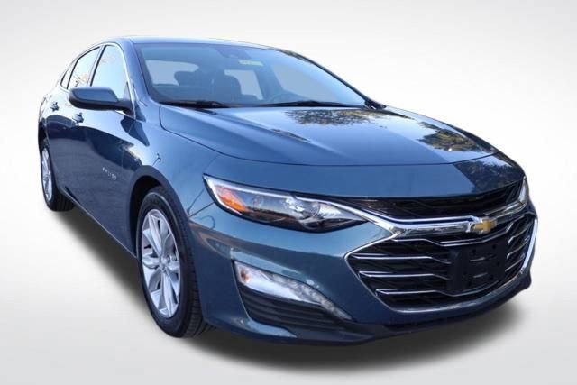 2024 Chevrolet Malibu 1LT photo 2