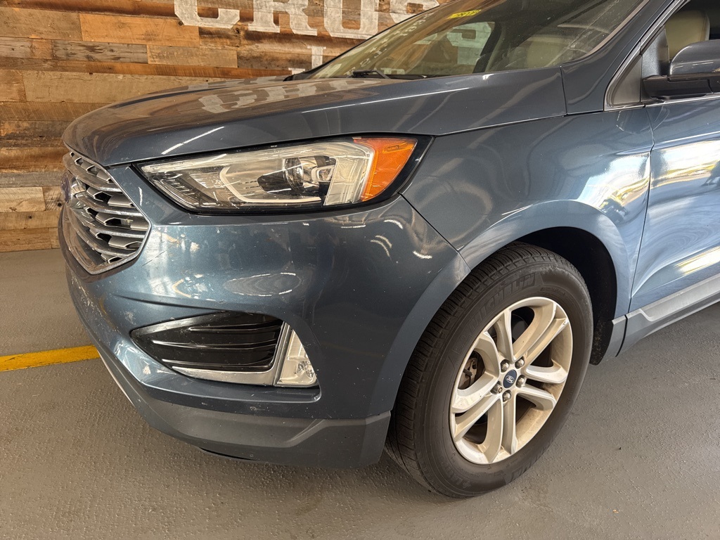 2019 Ford Edge SEL photo 2