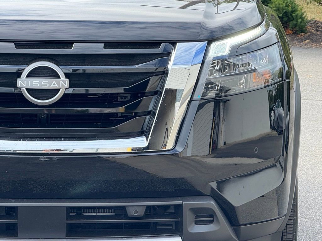2025 Nissan Pathfinder Platinum photo 6