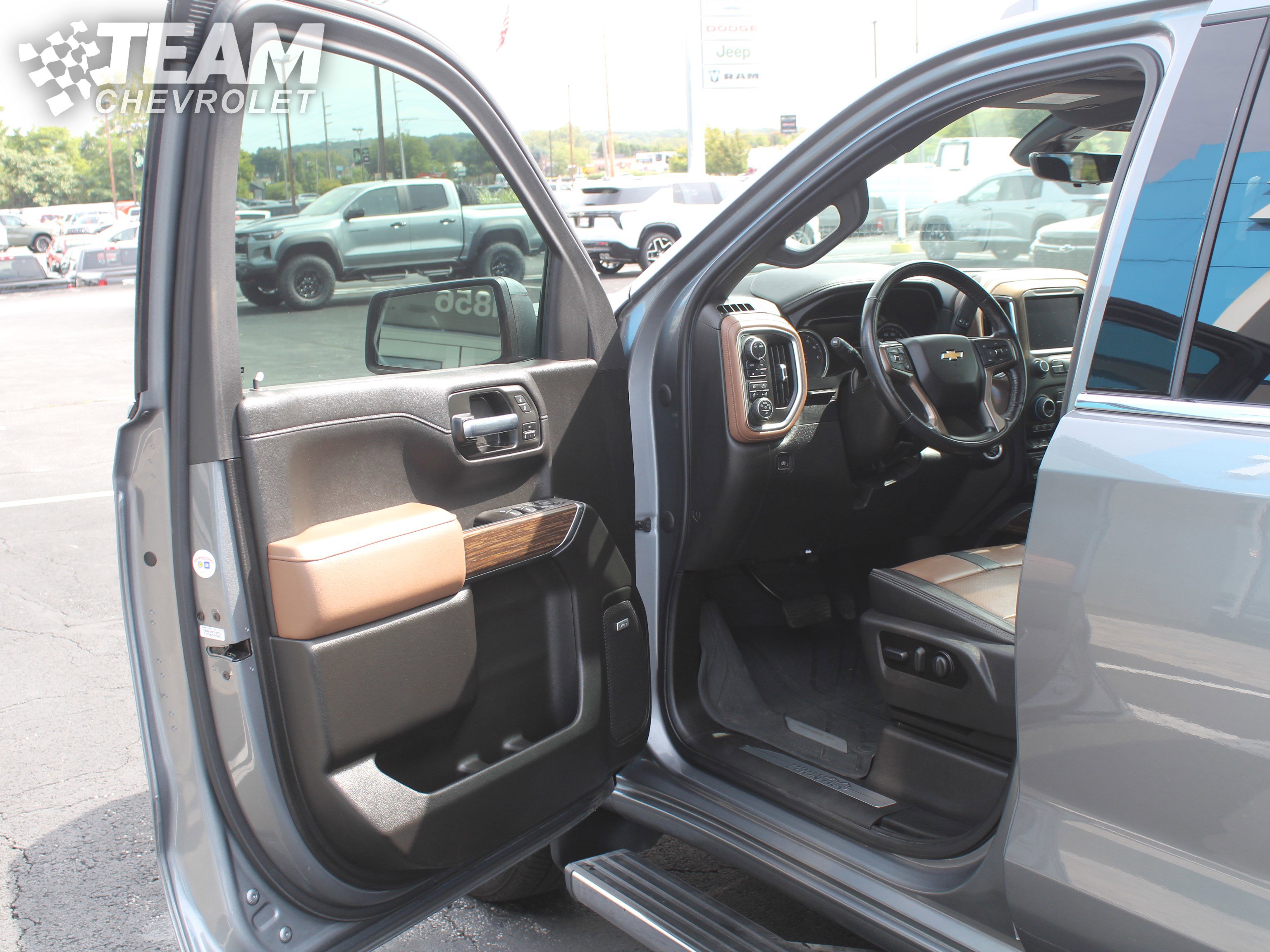 2022 Chevrolet Silverado 1500 High Country photo 9