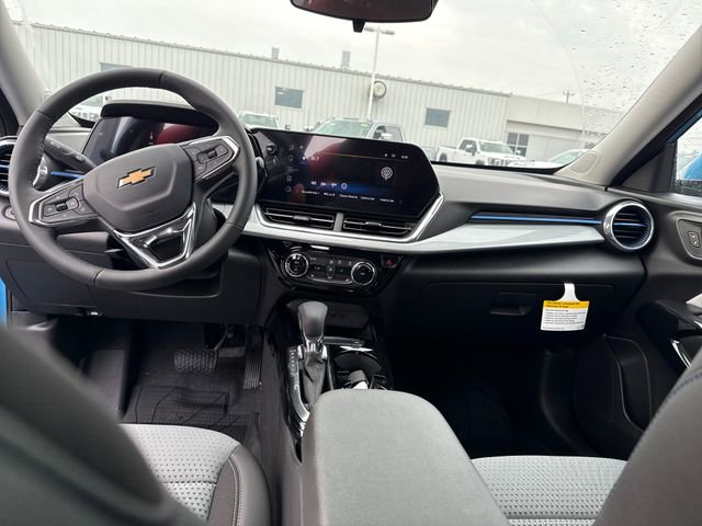 2025 Chevrolet Trax LT photo 11