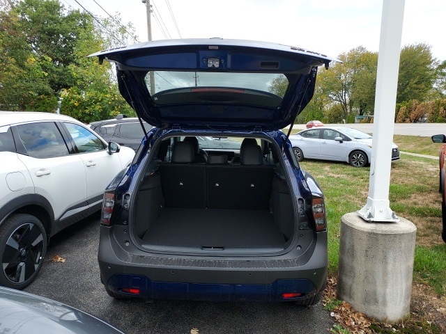 2026 Nissan Kicks SR photo 4