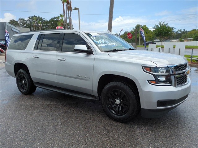 2018 Chevrolet Suburban LT photo 2
