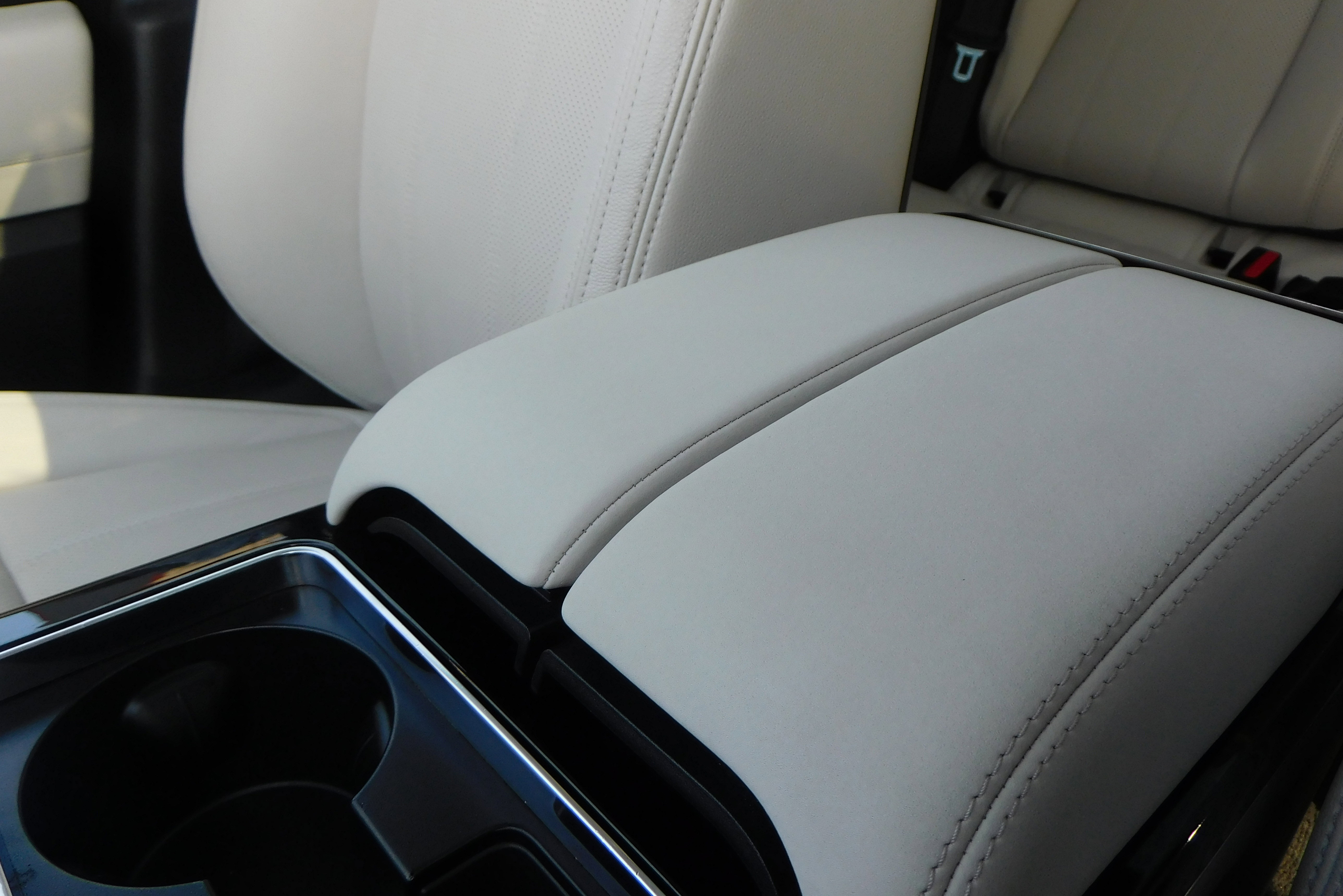 2023 Land Rover Range Rover Velar S photo 3