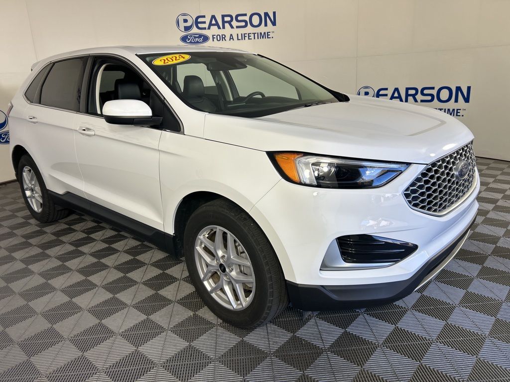 2024 Ford Edge SEL photo 2