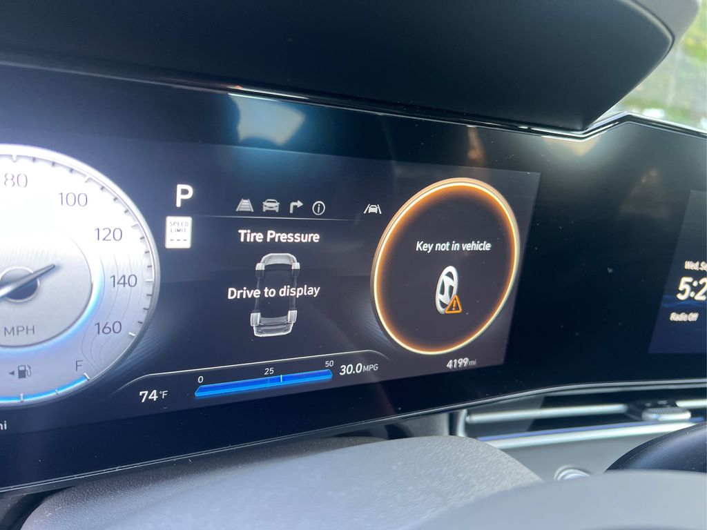 2024 Hyundai Elantra SEL photo 17
