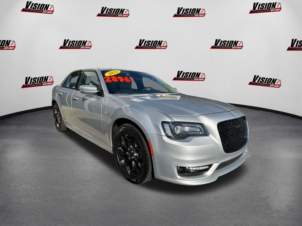 2022 Chrysler 300 Touring photo 3