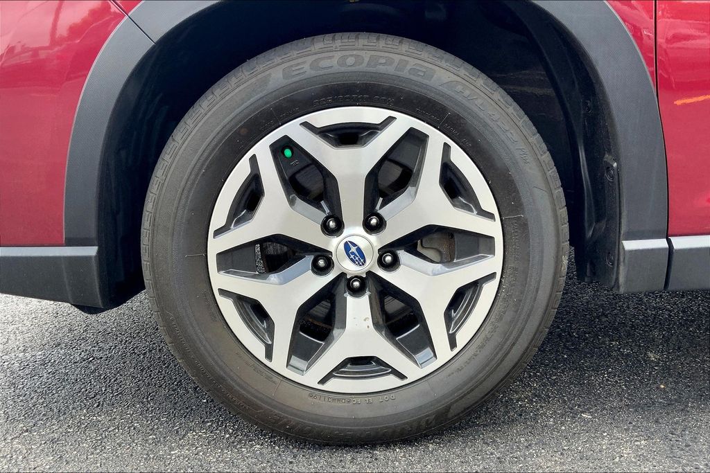 2020 Subaru Forester Premium photo 3