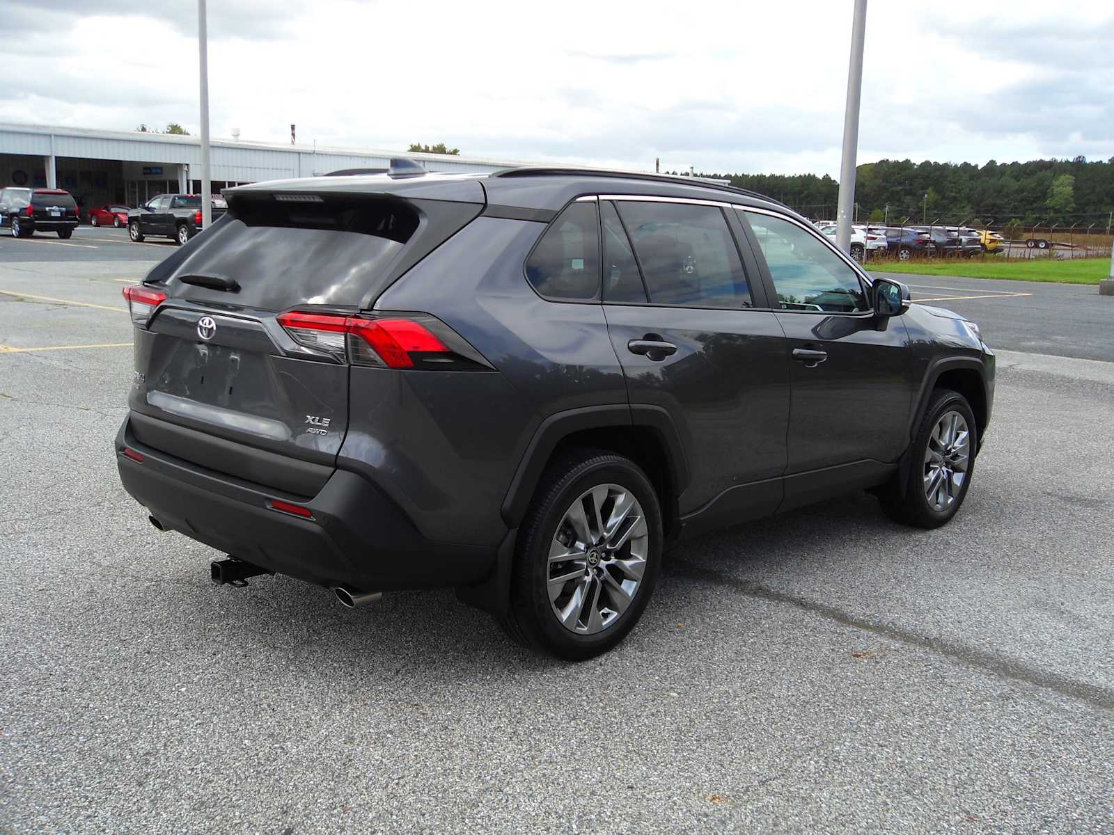 2024 Toyota RAV4 XLE Premium photo 5