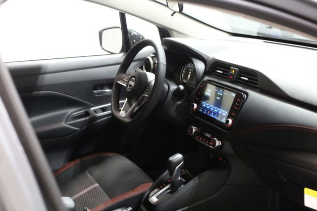 2025 Nissan Versa SR photo 18