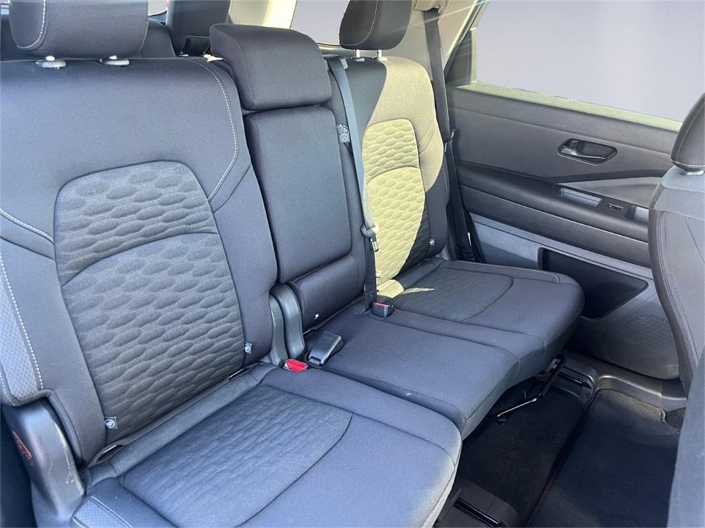 2024 Nissan Pathfinder SV photo 17