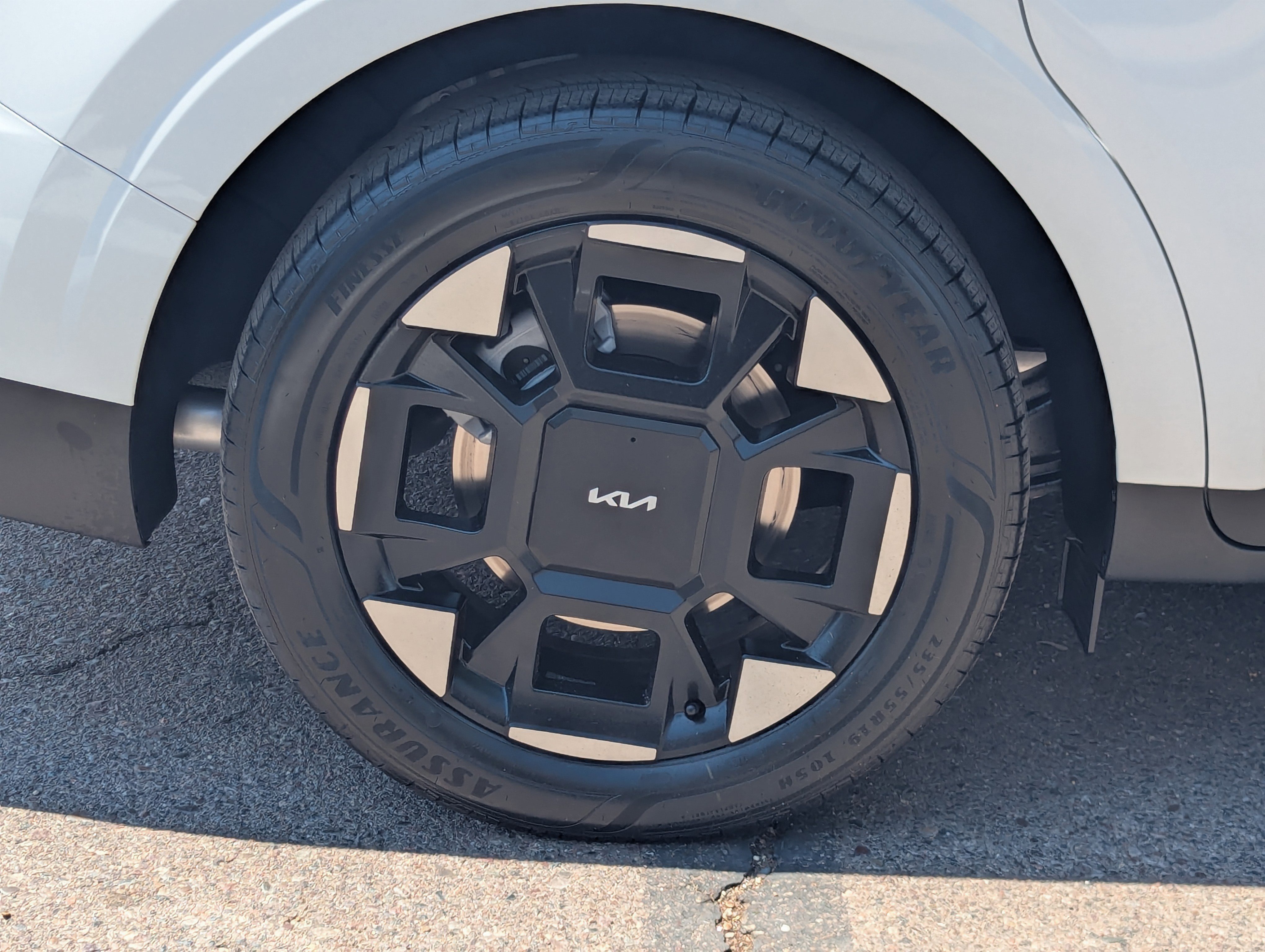 2026 Kia Carnival EX photo 2