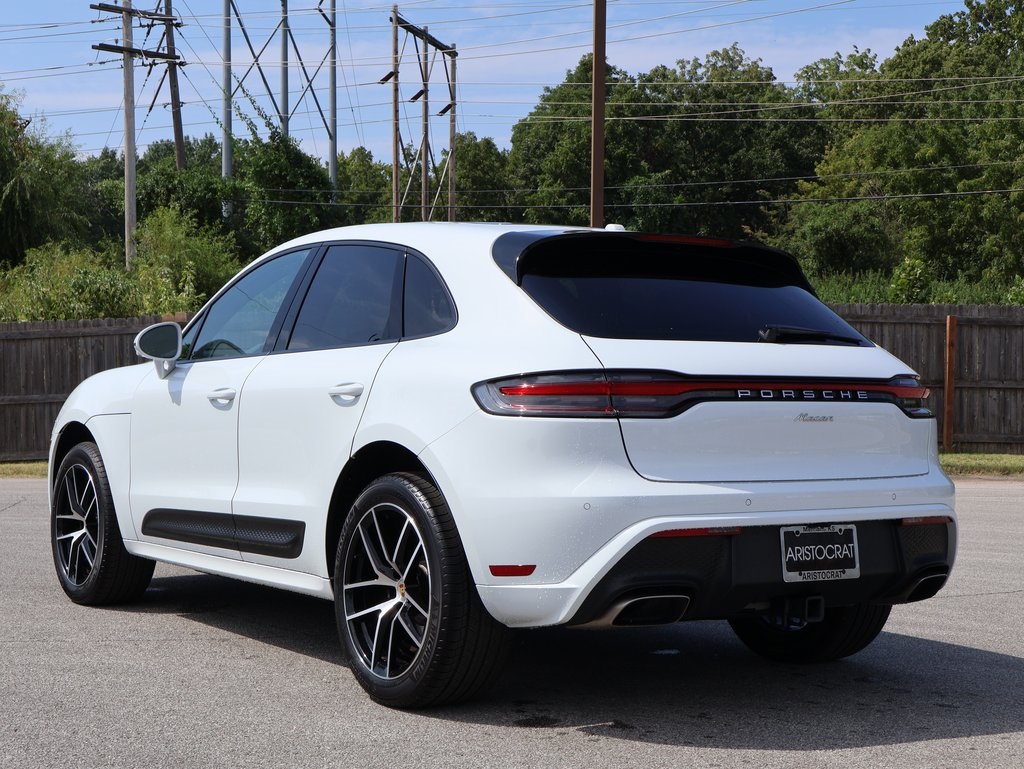 2025 Porsche Macan T photo 2