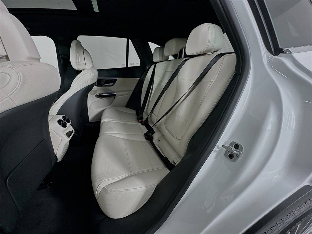 2026 Mercedes Benz GLC 300 4MATIC photo 21