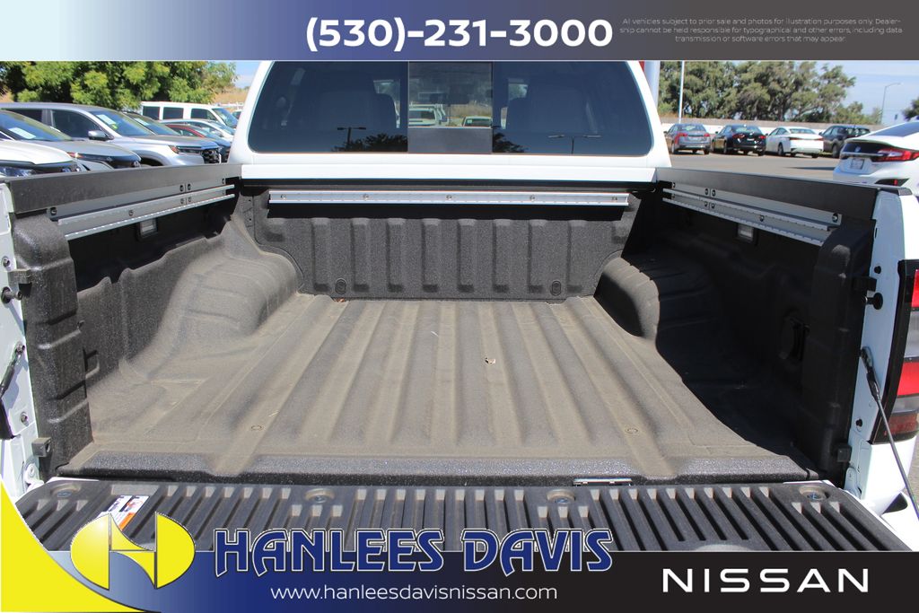 2025 Nissan Frontier Crew Cab SV photo 9