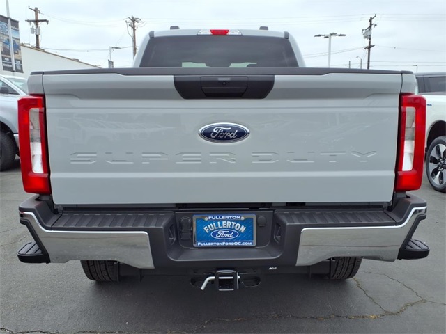 2025 Ford F-350 XLT photo 3