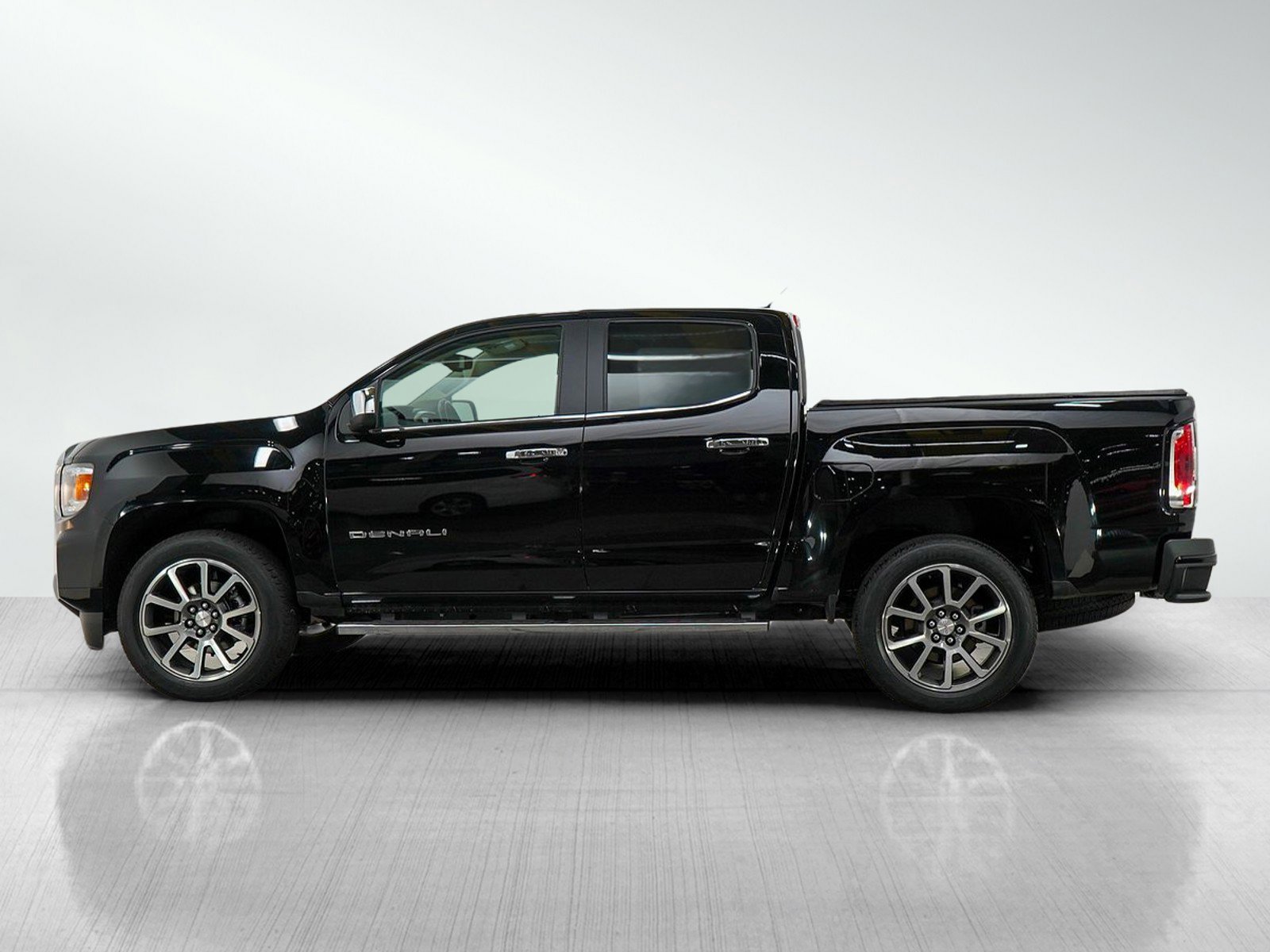 Used 2021 GMC Canyon Denali with VIN 1GTG6EEN0M1296457 for sale in Bloomington, Minnesota