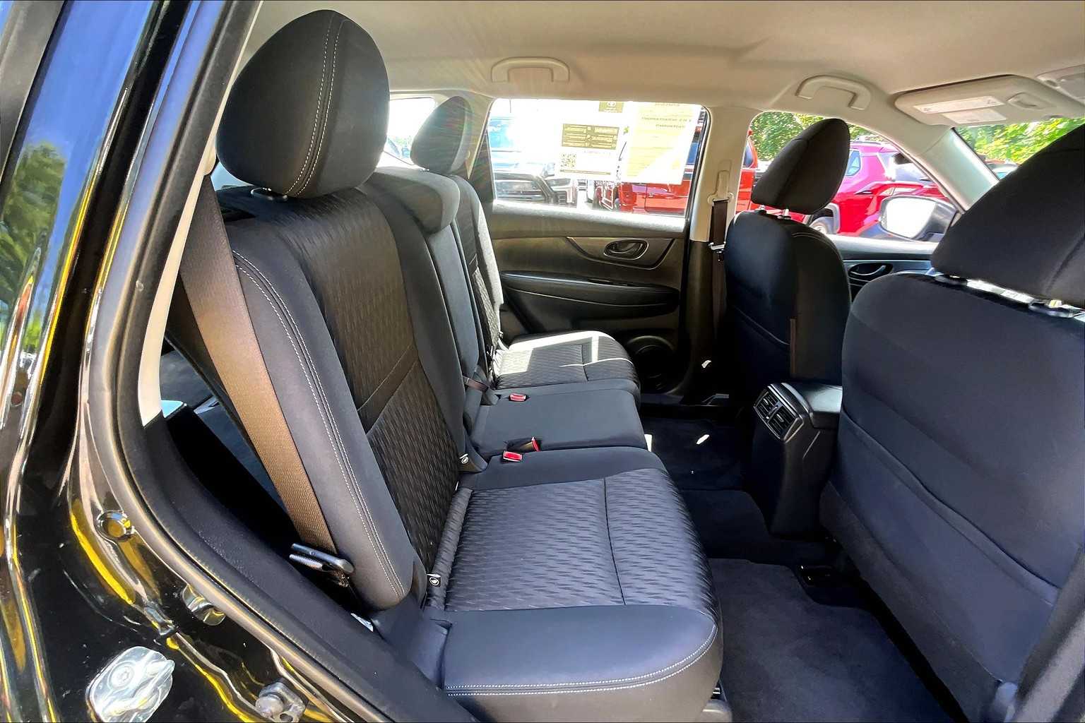 2020 Nissan Rogue S photo 16