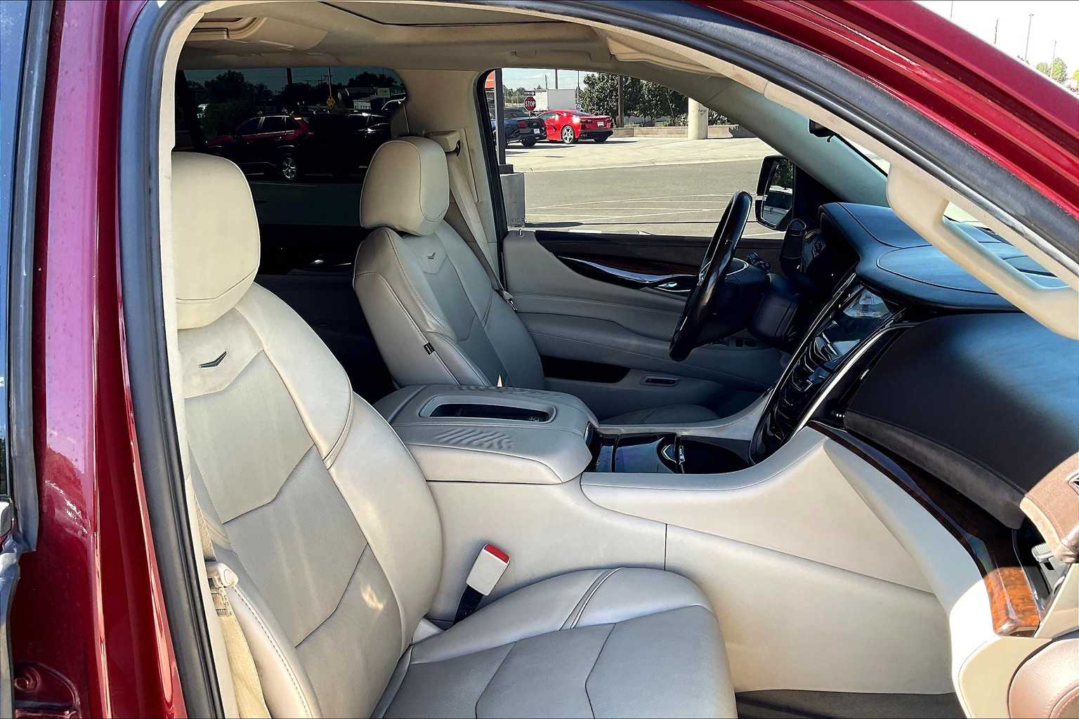 2017 Cadillac Escalade Luxury photo 8