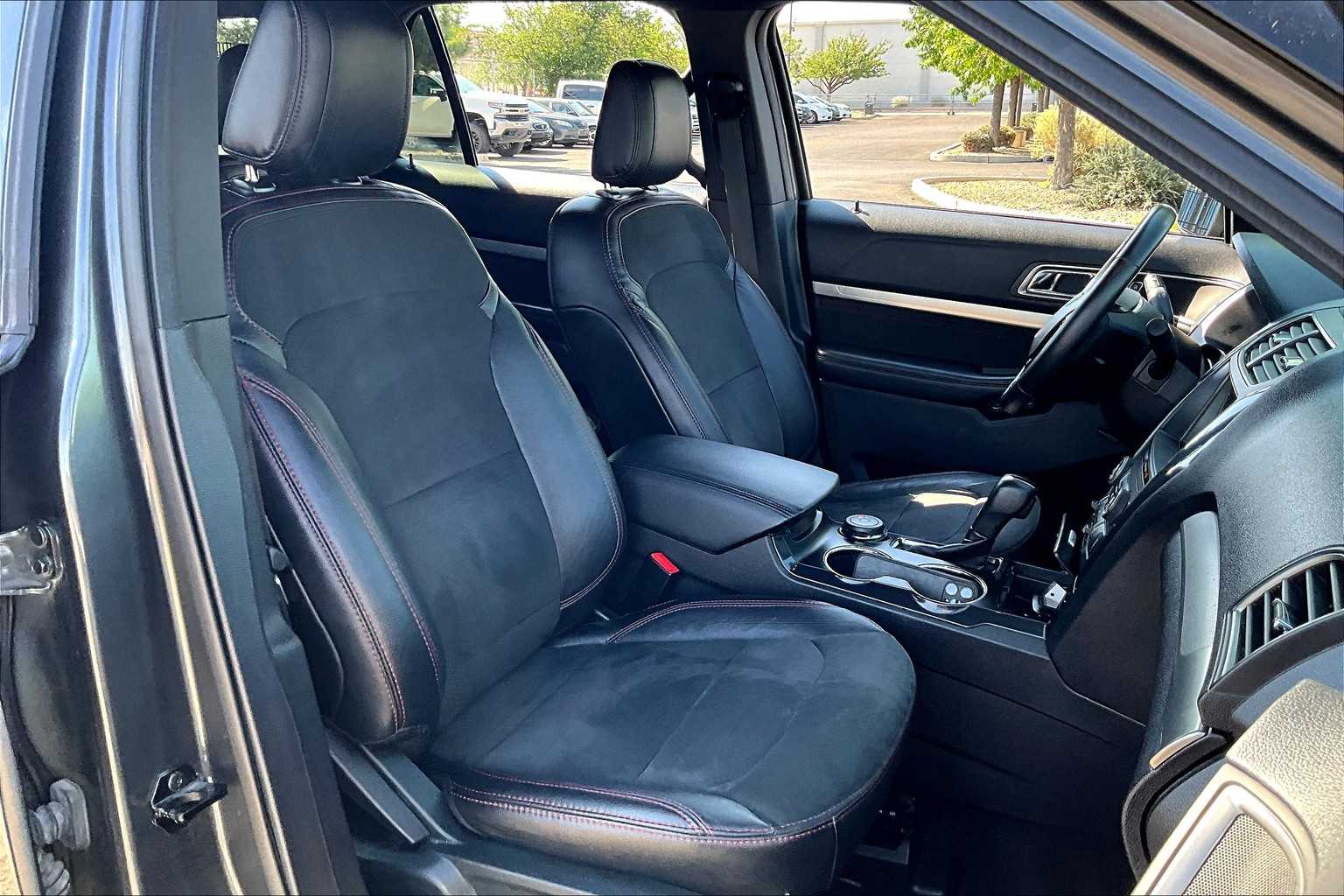2019 Ford Explorer XLT photo 4