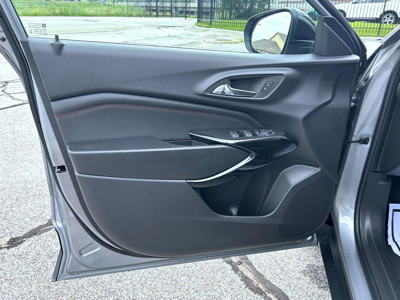 2025 Chevrolet Trax photo 9