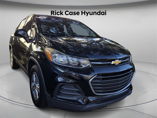 2019 Chevrolet Trax LS photo 2