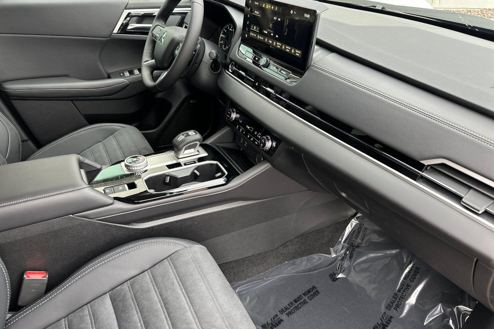 2025 Mitsubishi Outlander SE photo 16