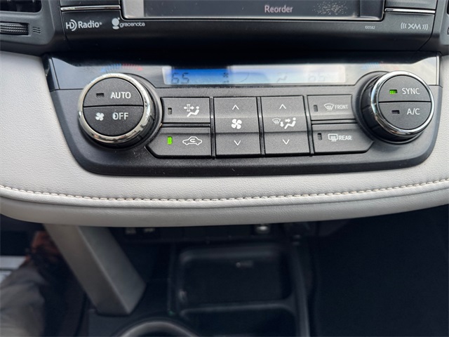 2017 Toyota RAV4 XLE photo 26
