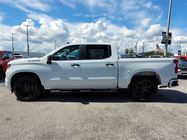 2023 Chevrolet Silverado 1500 Custom photo 3