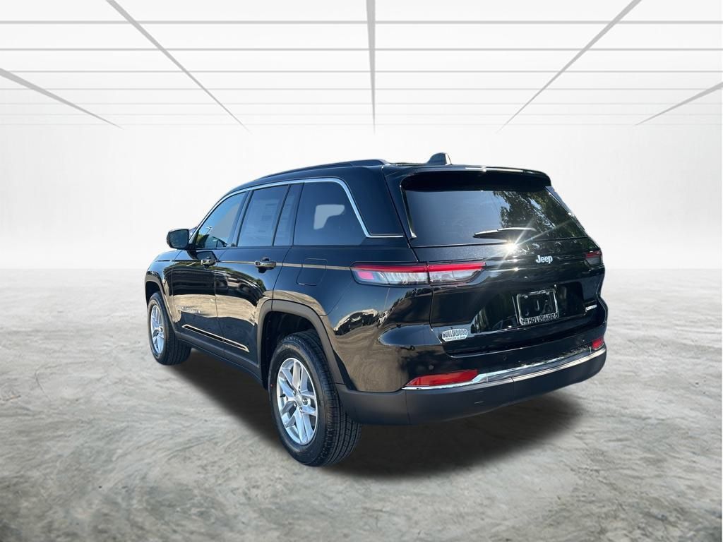 2025 Jeep Grand Cherokee Laredo photo 4