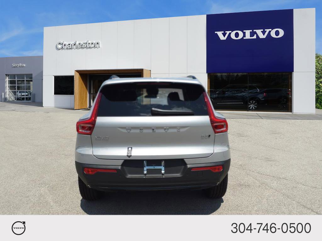 2025 Volvo XC40 Plus photo 4
